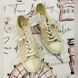 New with Tags! Women’s Converse (Size 10)